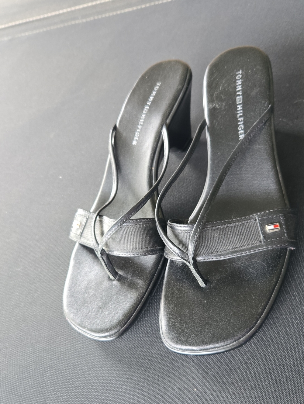 Tommy Hilfiger Black Women's Wedge Thong Sandals 10M
